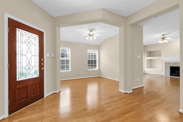 10 W Foxbriar Forest Circle, The Woodlands, TX 77382