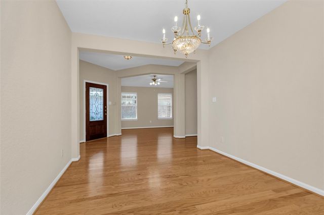 10 W Foxbriar Forest Circle, The Woodlands, TX 77382