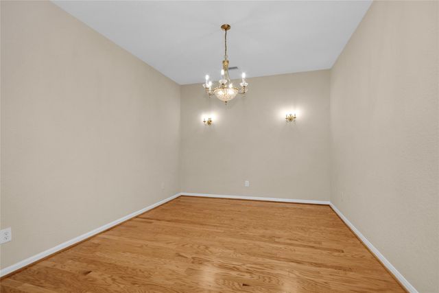10 W Foxbriar Forest Circle, The Woodlands, TX 77382