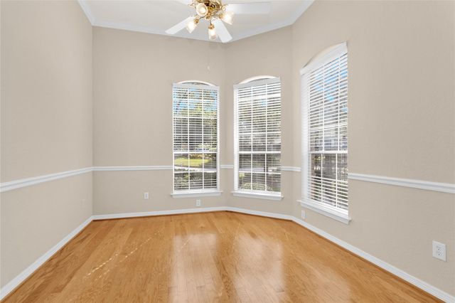 10 W Foxbriar Forest Circle, The Woodlands, TX 77382