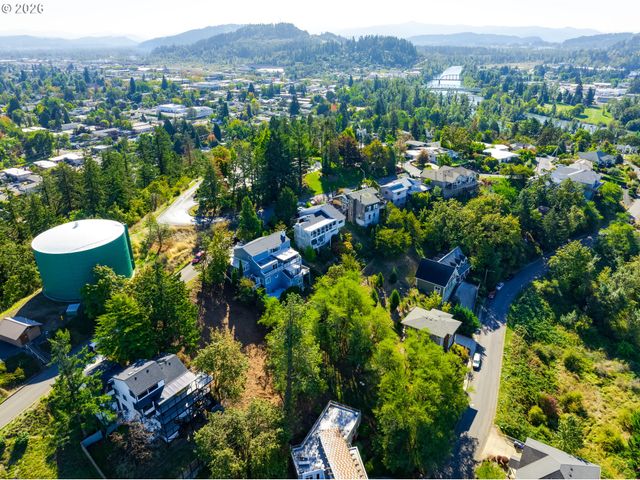 Summit Blvd, Springfield, OR 97477