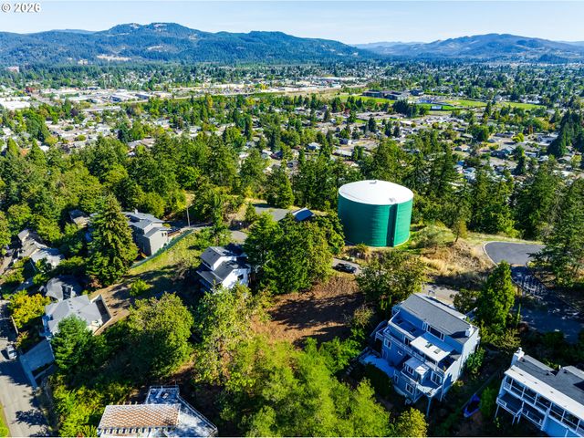 Summit Blvd, Springfield, OR 97477