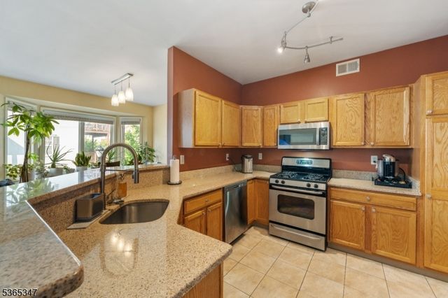34 George Russell Way, Clifton City, NJ 07013