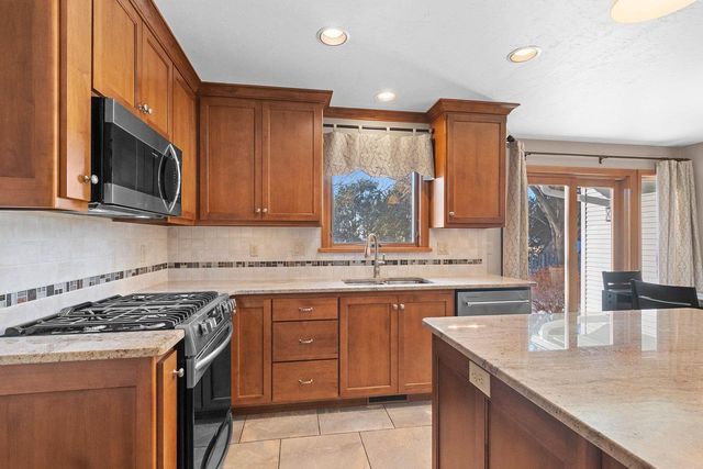 2775 INDEPENDENCE DRIVE, Green Bay, WI 54304