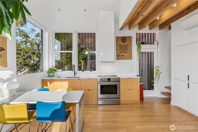 2303 E Alder Street, Seattle, WA 98122