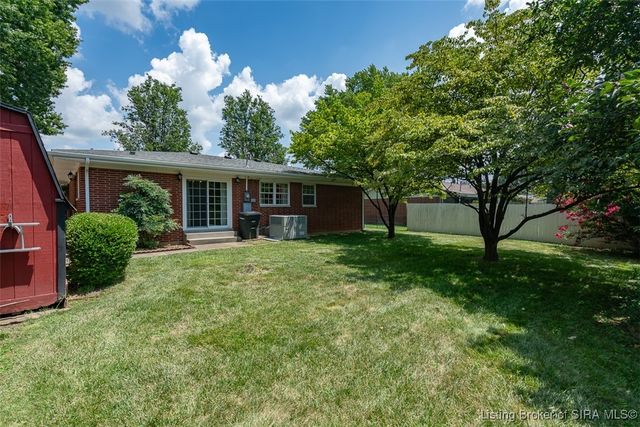 1411 Ridgeway Drive, Jeffersonville, IN 47130