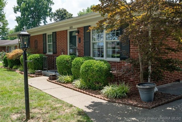 1411 Ridgeway Drive, Jeffersonville, IN 47130