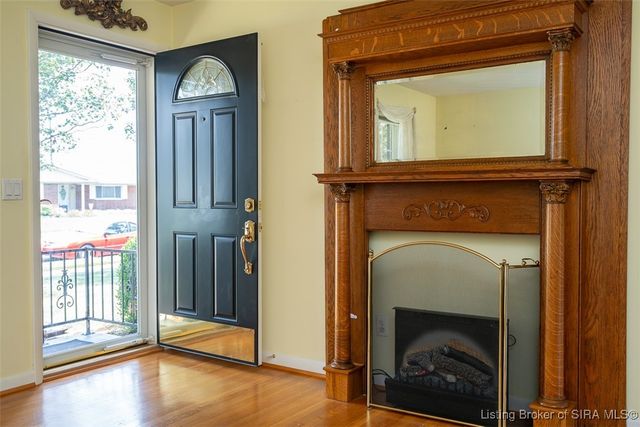 1411 Ridgeway Drive, Jeffersonville, IN 47130