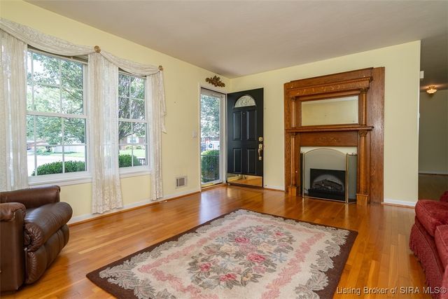 1411 Ridgeway Drive, Jeffersonville, IN 47130