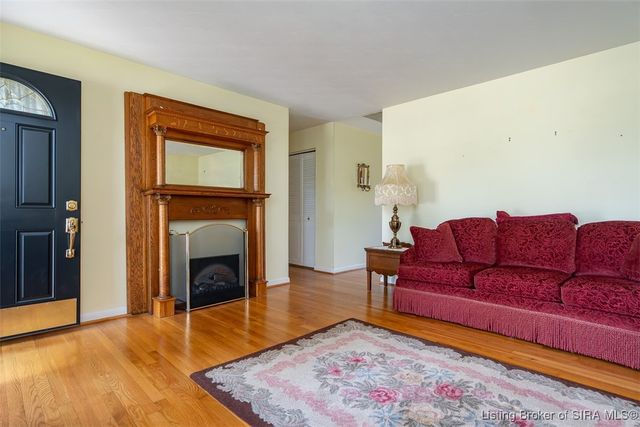 1411 Ridgeway Drive, Jeffersonville, IN 47130