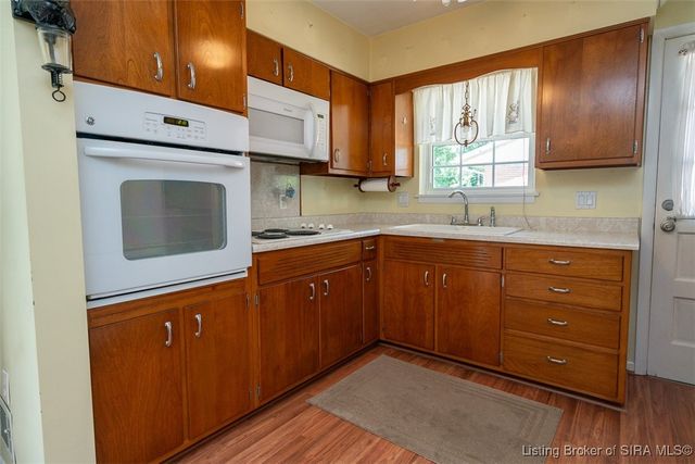 1411 Ridgeway Drive, Jeffersonville, IN 47130