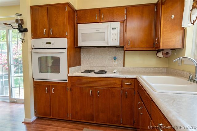 1411 Ridgeway Drive, Jeffersonville, IN 47130