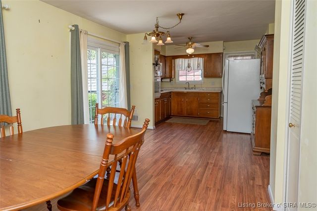 1411 Ridgeway Drive, Jeffersonville, IN 47130