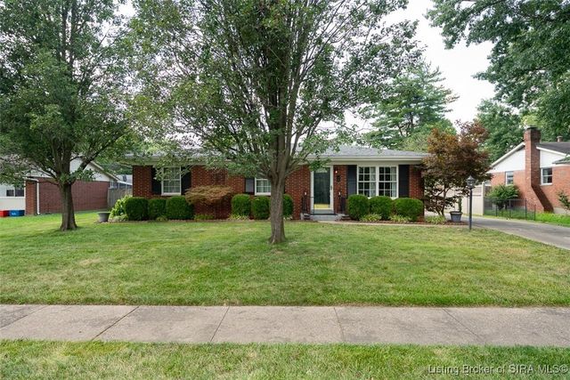 1411 Ridgeway Drive, Jeffersonville, IN 47130