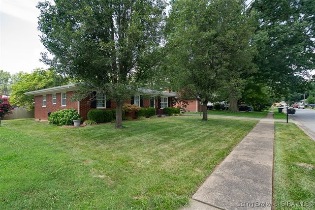 1411 Ridgeway Drive, Jeffersonville, IN 47130