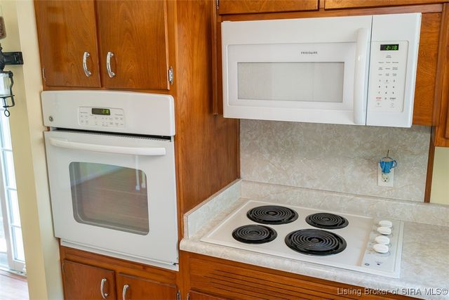 1411 Ridgeway Drive, Jeffersonville, IN 47130