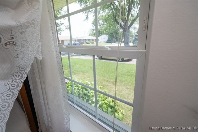 1411 Ridgeway Drive, Jeffersonville, IN 47130