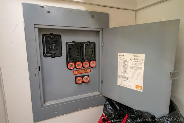 1411 Ridgeway Drive, Jeffersonville, IN 47130