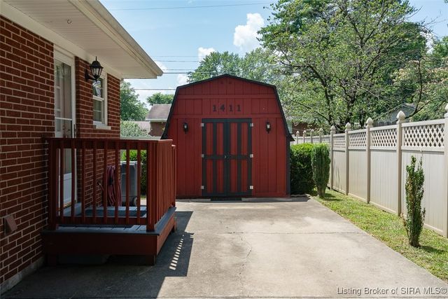 1411 Ridgeway Drive, Jeffersonville, IN 47130