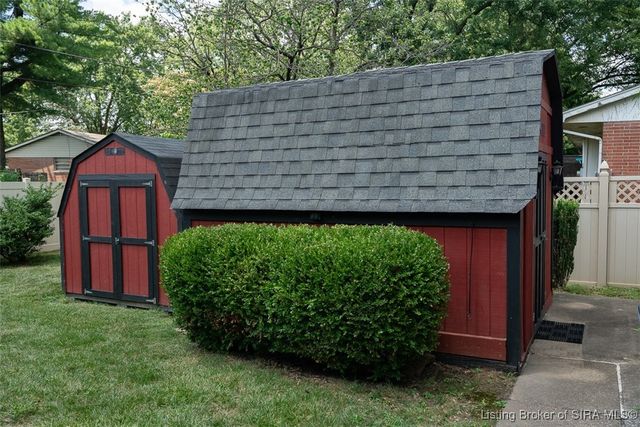 1411 Ridgeway Drive, Jeffersonville, IN 47130