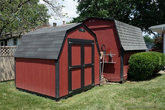 1411 Ridgeway Drive, Jeffersonville, IN 47130