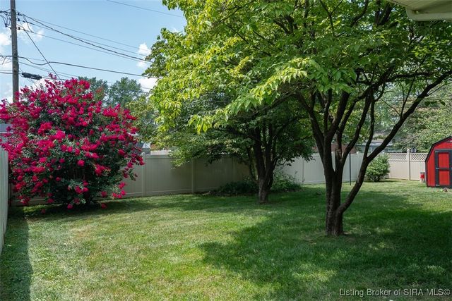 1411 Ridgeway Drive, Jeffersonville, IN 47130