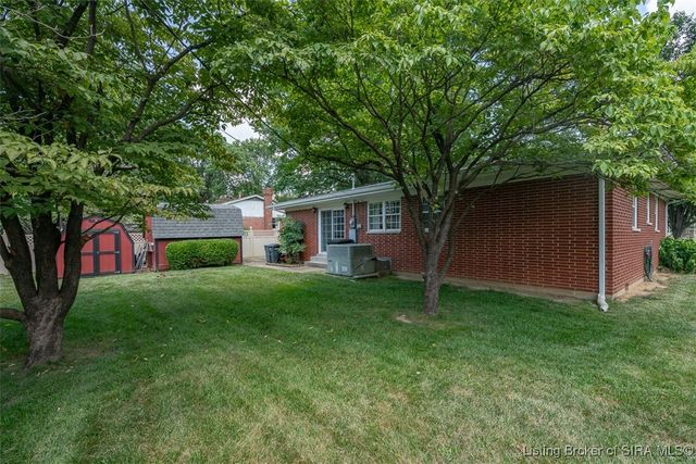 1411 Ridgeway Drive, Jeffersonville, IN 47130