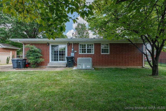 1411 Ridgeway Drive, Jeffersonville, IN 47130