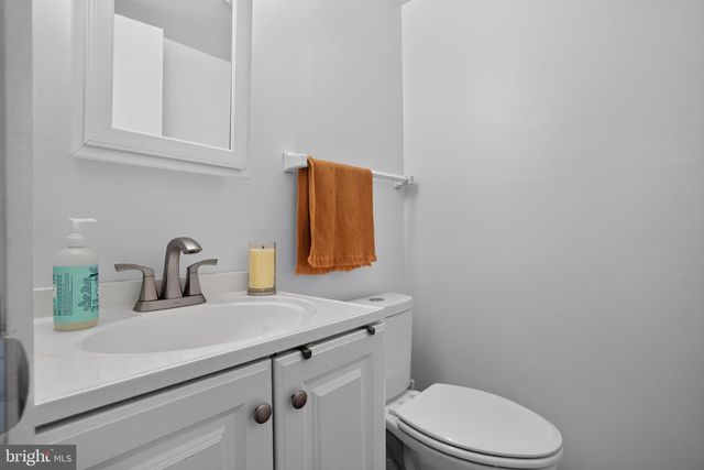 14871 EMBERDALE DR, Woodbridge, VA 22193