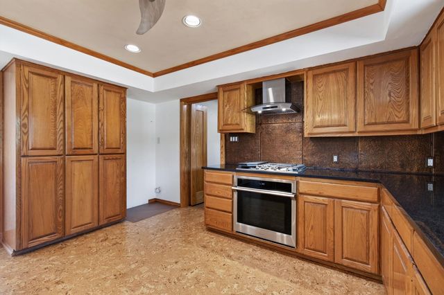 15 Tall Oaks TRL, Austin, TX 78737