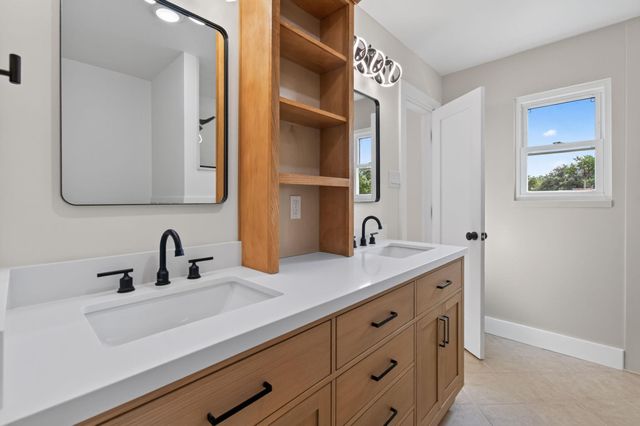 15 Tall Oaks TRL, Austin, TX 78737