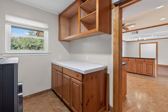 15 Tall Oaks TRL, Austin, TX 78737