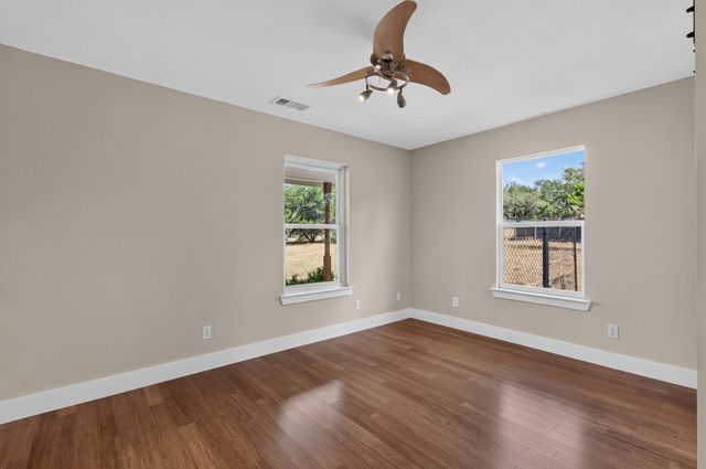 15 Tall Oaks TRL, Austin, TX 78737