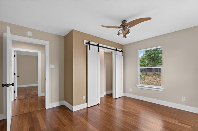 15 Tall Oaks TRL, Austin, TX 78737