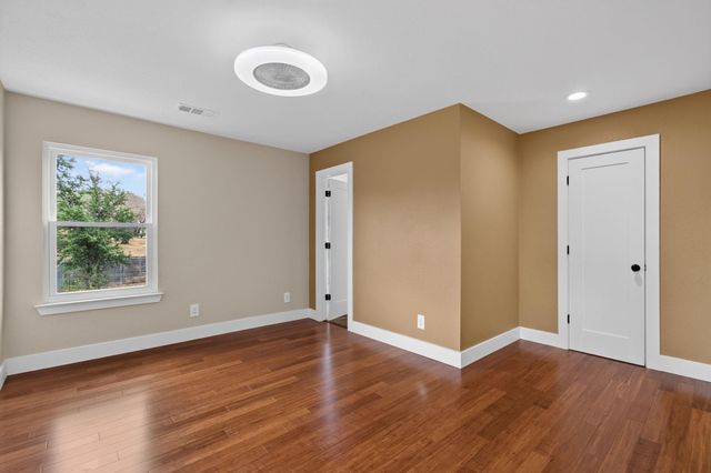 15 Tall Oaks TRL, Austin, TX 78737