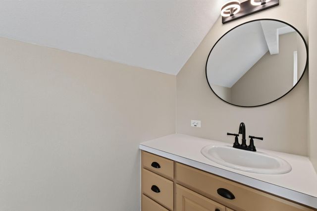 15 Tall Oaks TRL, Austin, TX 78737
