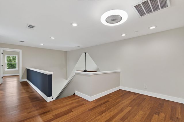 15 Tall Oaks TRL, Austin, TX 78737