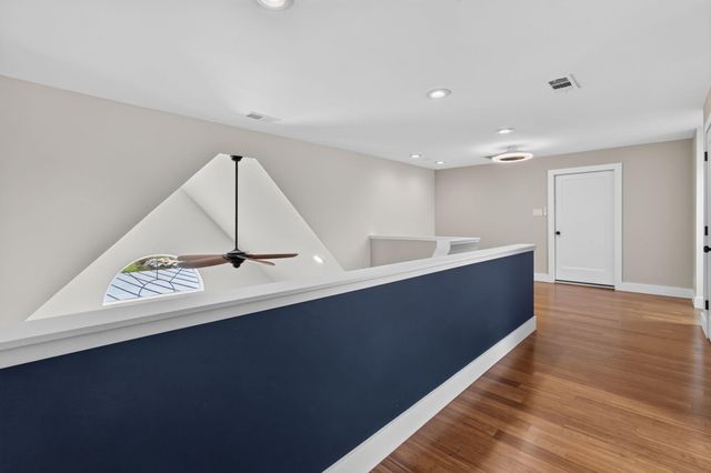 15 Tall Oaks TRL, Austin, TX 78737