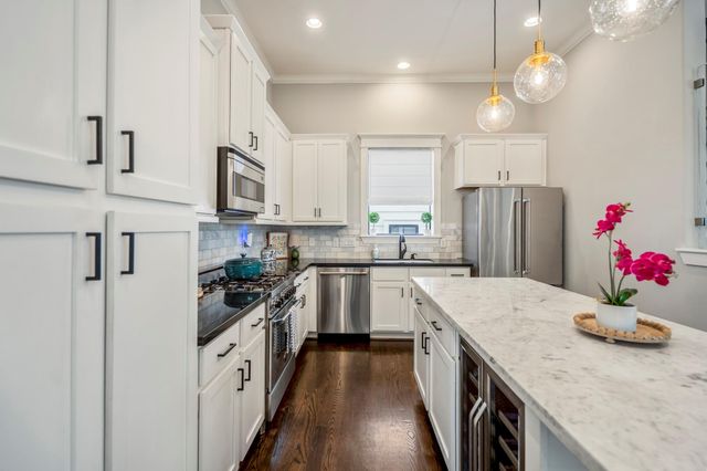 2404 Beall Street A, Houston, TX 77008