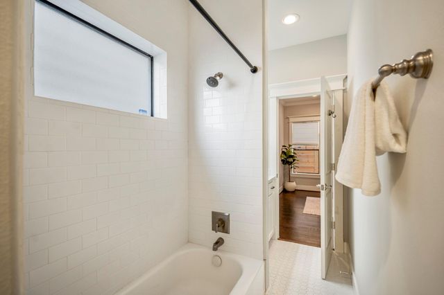 2404 Beall Street A, Houston, TX 77008