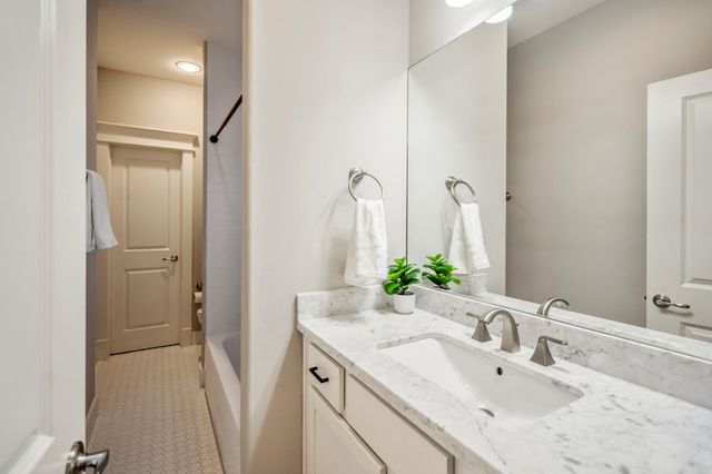 2404 Beall Street A, Houston, TX 77008