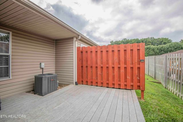 10044 Greylock Way, Knoxville, TN 37931