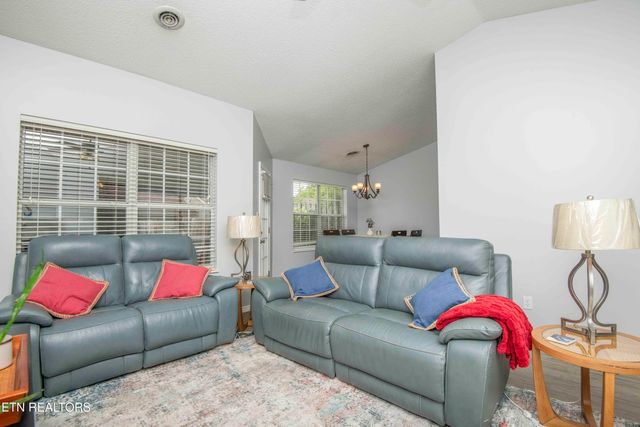 10044 Greylock Way, Knoxville, TN 37931