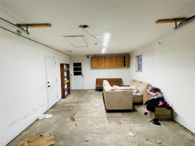 1013 W County Road, Jerseyville, IL 62052