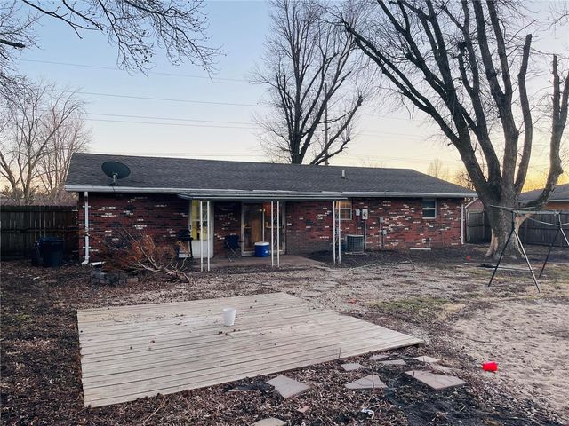 1013 W County Road, Jerseyville, IL 62052