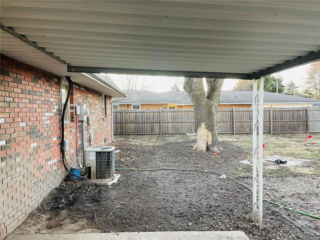 1013 W County Road, Jerseyville, IL 62052