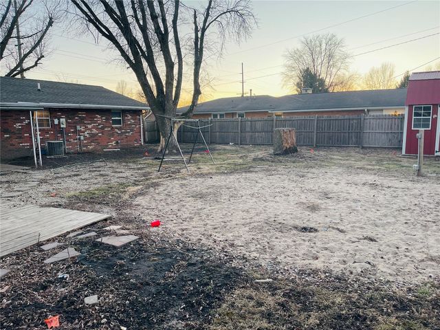 1013 W County Road, Jerseyville, IL 62052