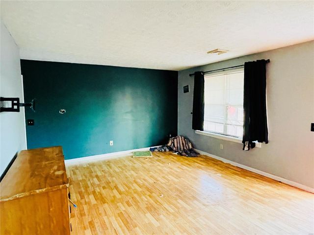 1013 W County Road, Jerseyville, IL 62052