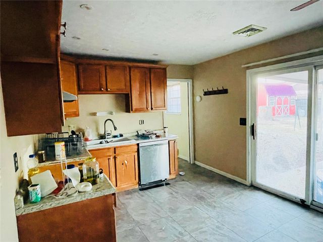 1013 W County Road, Jerseyville, IL 62052