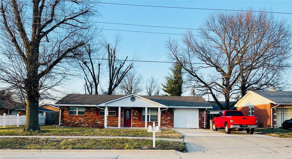 1013 W County Road, Jerseyville, IL 62052